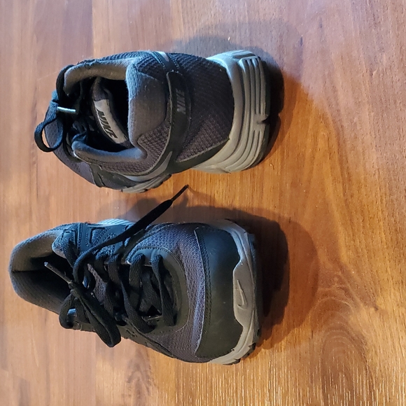 Nike Revolution 2 - Picture 2 of 4